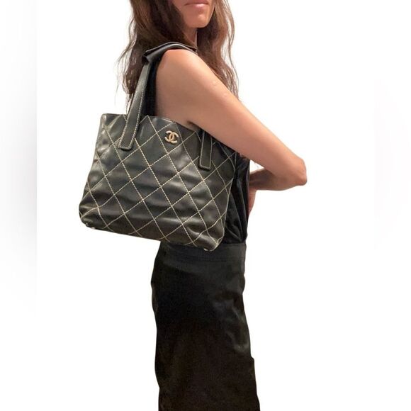 Chanel Black Quilted Tote Bag - Picture 16 of 16